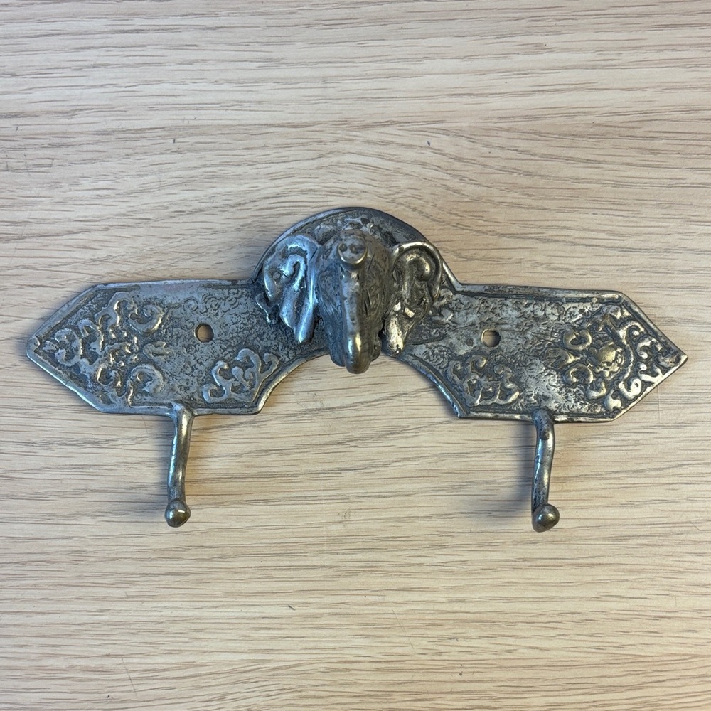 Antiqued Elephant‎ Trunk Up Silver Wall Hook Decor